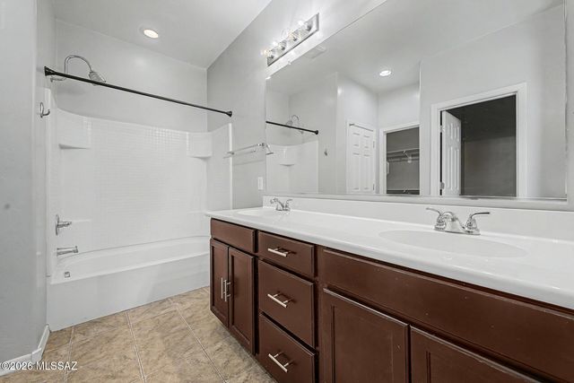 574 S Desert Haven Road, Vail, AZ 85641