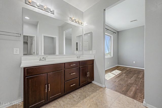 574 S Desert Haven Road, Vail, AZ 85641