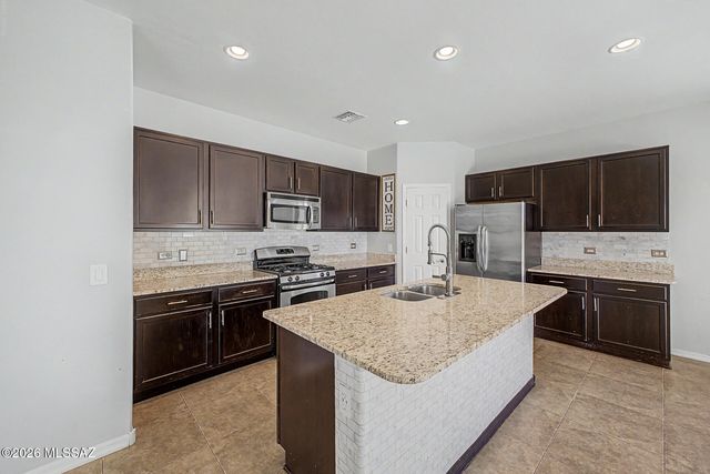 574 S Desert Haven Road, Vail, AZ 85641