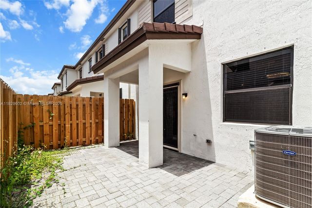 221 SW 159th Way, Pembroke Pines, FL 33027