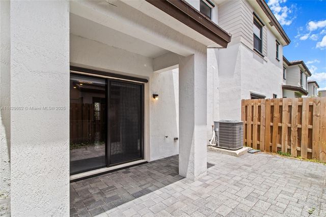 221 SW 159th Way, Pembroke Pines, FL 33027