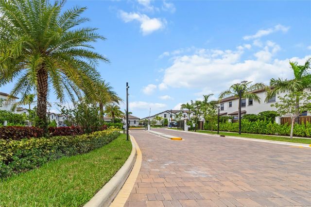 221 SW 159th Way, Pembroke Pines, FL 33027