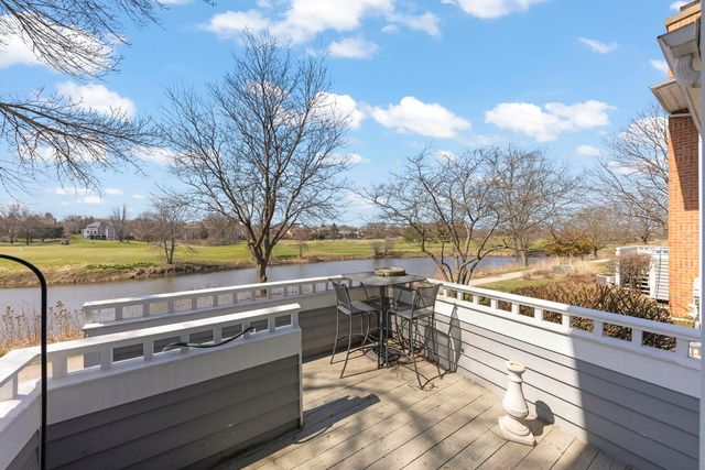 17 Mashie Court, Woodridge, IL 60517