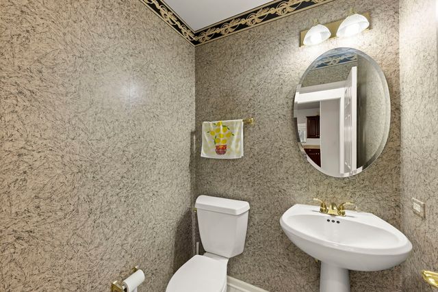 17 Mashie Court, Woodridge, IL 60517