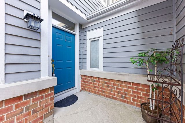 17 Mashie Court, Woodridge, IL 60517