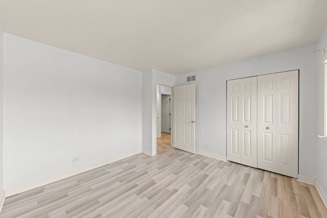 17 Mashie Court, Woodridge, IL 60517