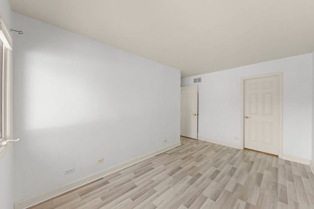 17 Mashie Court, Woodridge, IL 60517