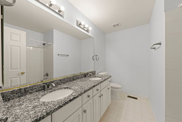 17 Mashie Court, Woodridge, IL 60517