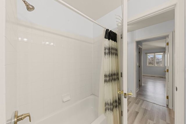 17 Mashie Court, Woodridge, IL 60517