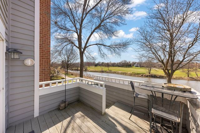 17 Mashie Court, Woodridge, IL 60517