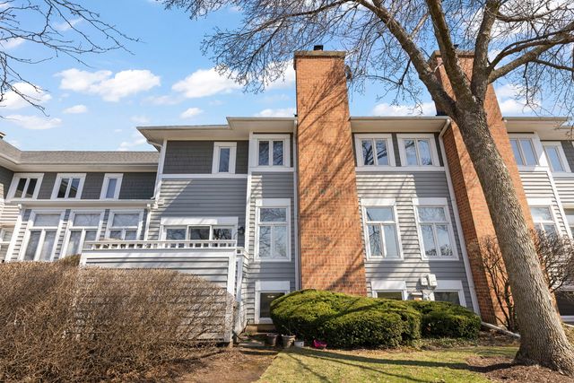 17 Mashie Court, Woodridge, IL 60517