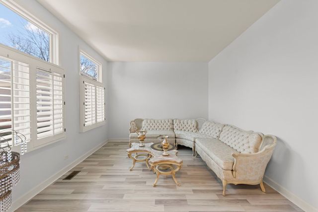 17 Mashie Court, Woodridge, IL 60517