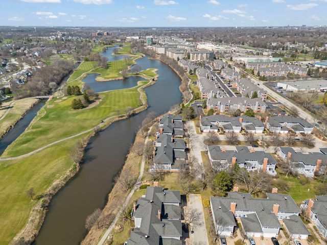 17 Mashie Court, Woodridge, IL 60517