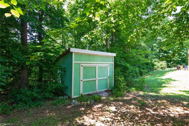 843 Montgomery Court, Walnut Cove, NC 27052