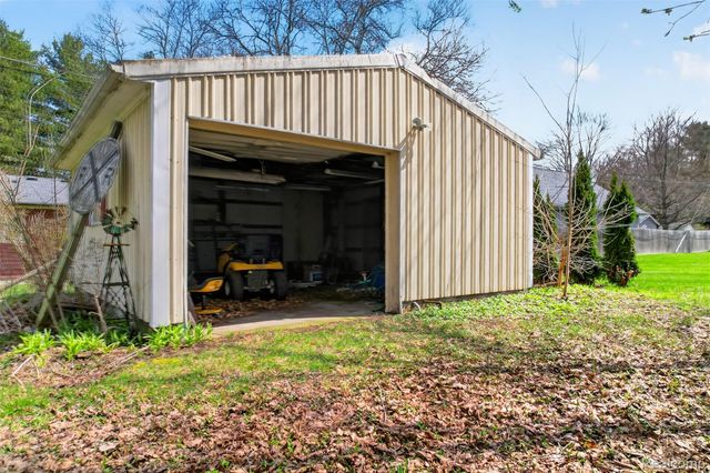 11011 Hamburg Road, Hamburg Township, MI 48189