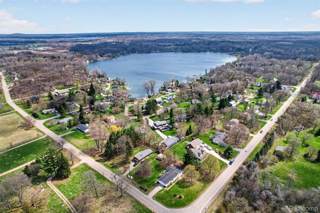 11011 Hamburg Road, Hamburg Township, MI 48189