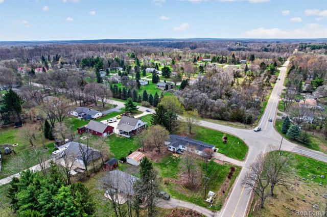11011 Hamburg Road, Hamburg Township, MI 48189