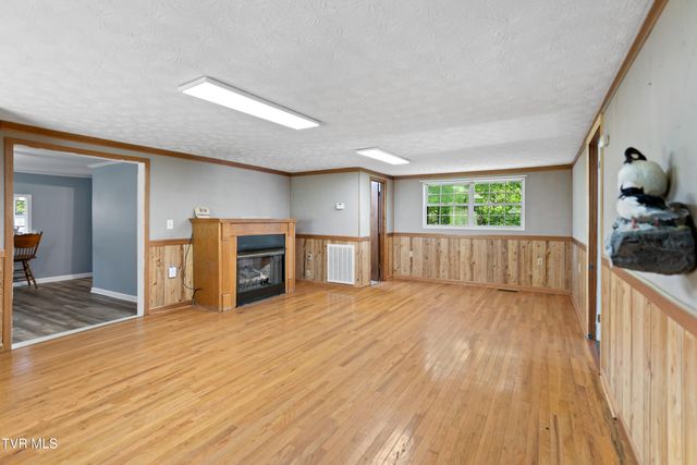 215 South Hickory Circle, Greeneville, TN 37743