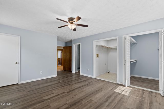 215 South Hickory Circle, Greeneville, TN 37743