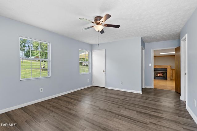 215 South Hickory Circle, Greeneville, TN 37743