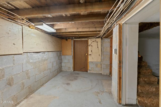215 South Hickory Circle, Greeneville, TN 37743