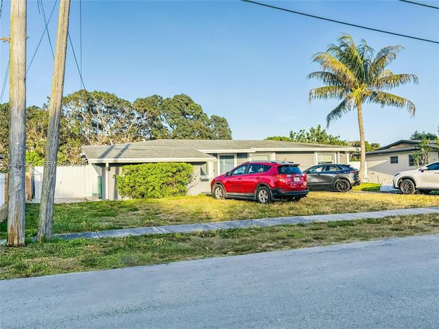 18901 NW 28th Pl, Miami Gardens, FL 33056