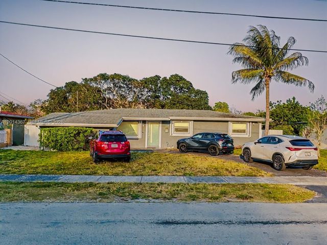 18901 NW 28th Pl, Miami Gardens, FL 33056