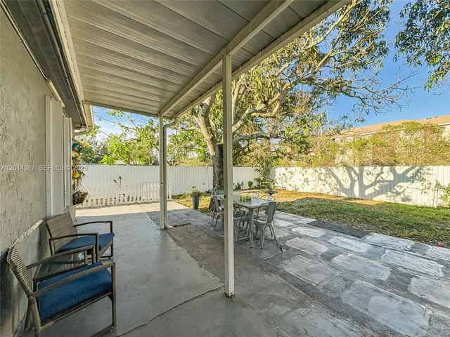 18901 NW 28th Pl, Miami Gardens, FL 33056