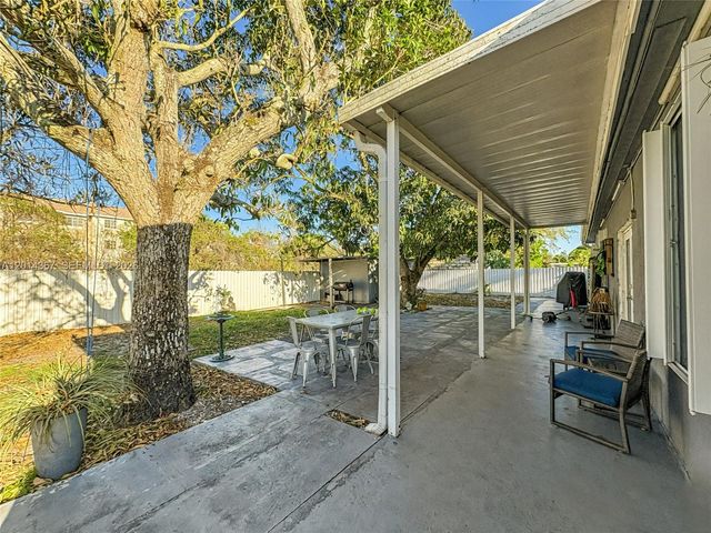 18901 NW 28th Pl, Miami Gardens, FL 33056