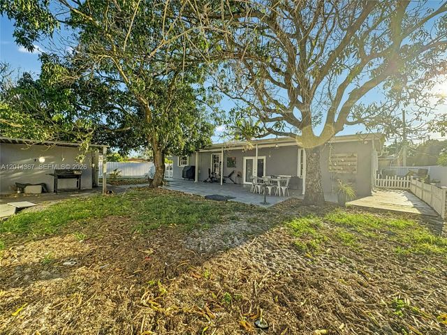 18901 NW 28th Pl, Miami Gardens, FL 33056