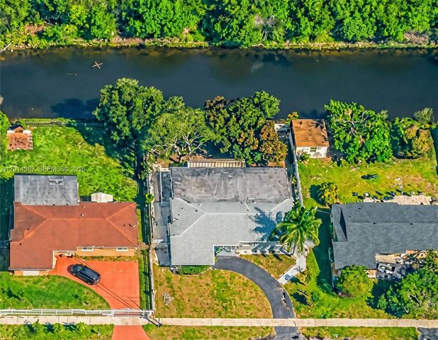 18901 NW 28th Pl, Miami Gardens, FL 33056