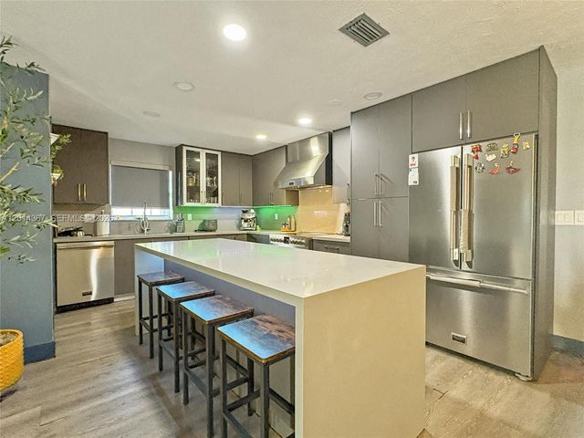 18901 NW 28th Pl, Miami Gardens, FL 33056