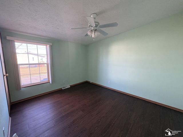 13565 Pear Street, Carleton, MI 48117