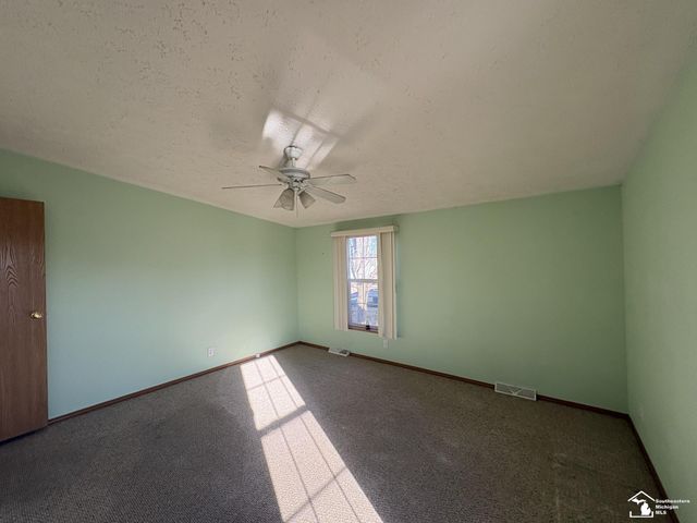 13565 Pear Street, Carleton, MI 48117