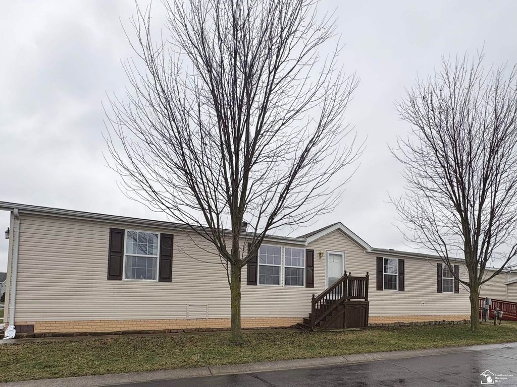 13565 Pear Street, Carleton, MI 48117