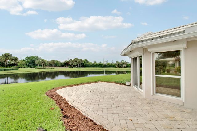 442 FRENCH ROYALE Circle, Atlantis, FL 33462