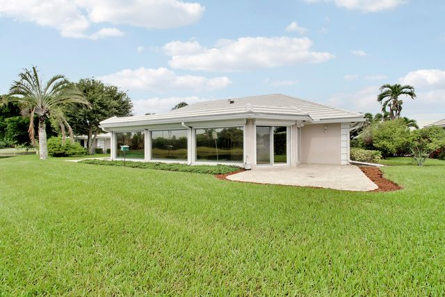 442 FRENCH ROYALE Circle, Atlantis, FL 33462