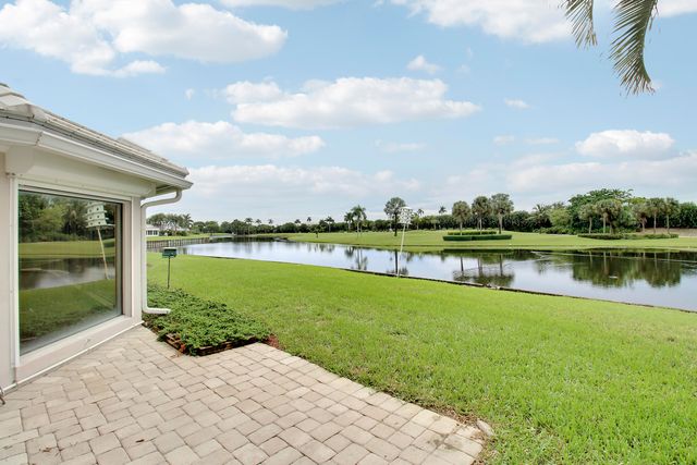 442 FRENCH ROYALE Circle, Atlantis, FL 33462