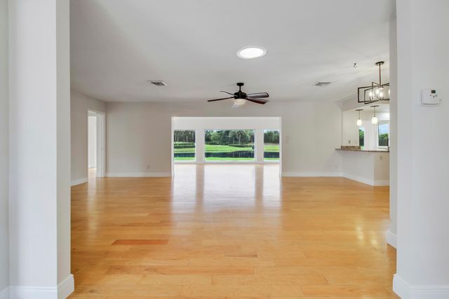 442 FRENCH ROYALE Circle, Atlantis, FL 33462