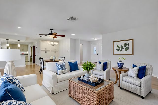 442 FRENCH ROYALE Circle, Atlantis, FL 33462