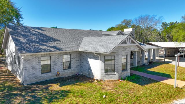 713 Lake Forest Rd., Pipe Creek, TX 78063