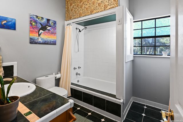 713 Lake Forest Rd., Pipe Creek, TX 78063