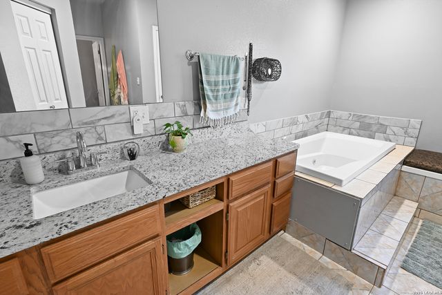 713 Lake Forest Rd., Pipe Creek, TX 78063