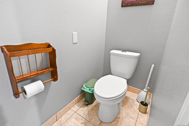 713 Lake Forest Rd., Pipe Creek, TX 78063