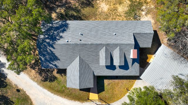 713 Lake Forest Rd., Pipe Creek, TX 78063