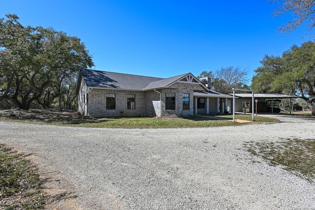 713 Lake Forest Rd., Pipe Creek, TX 78063