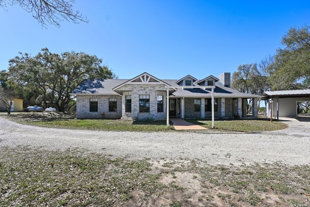 713 Lake Forest Rd., Pipe Creek, TX 78063