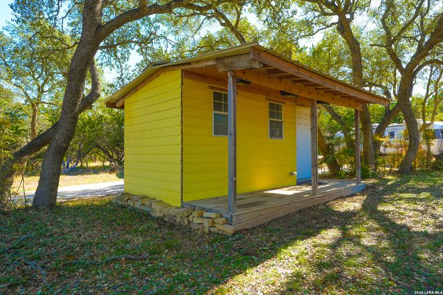 713 Lake Forest Rd., Pipe Creek, TX 78063