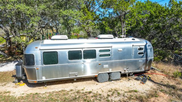 713 Lake Forest Rd., Pipe Creek, TX 78063