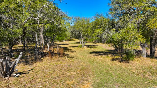 713 Lake Forest Rd., Pipe Creek, TX 78063